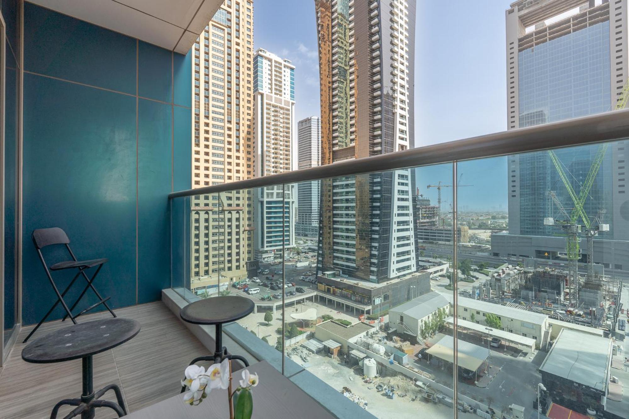 Heaven Crest - Balcony With View 1bhk In Jlt Close To Metro & Marina Apartment