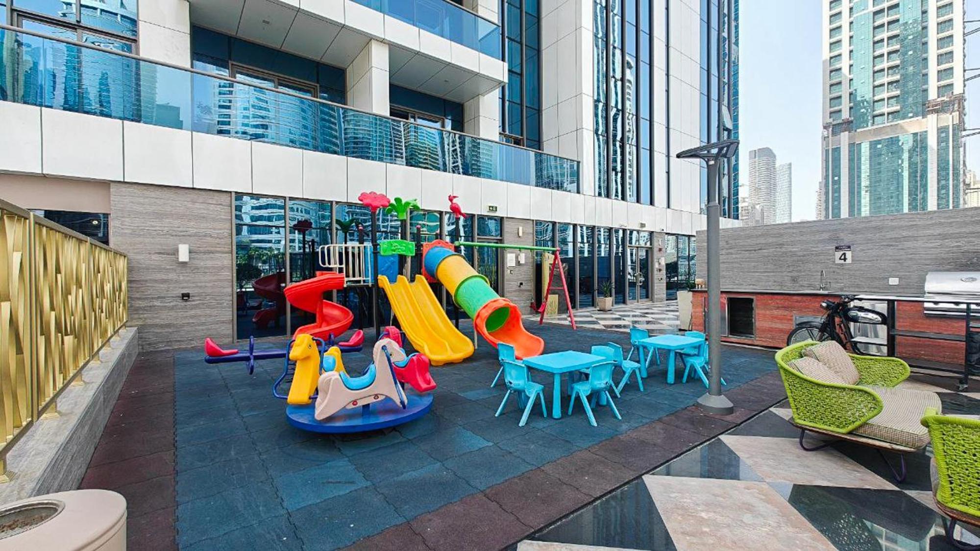 Heaven Crest - Balcony With View 1bhk In Jlt Close To Metro & Marina