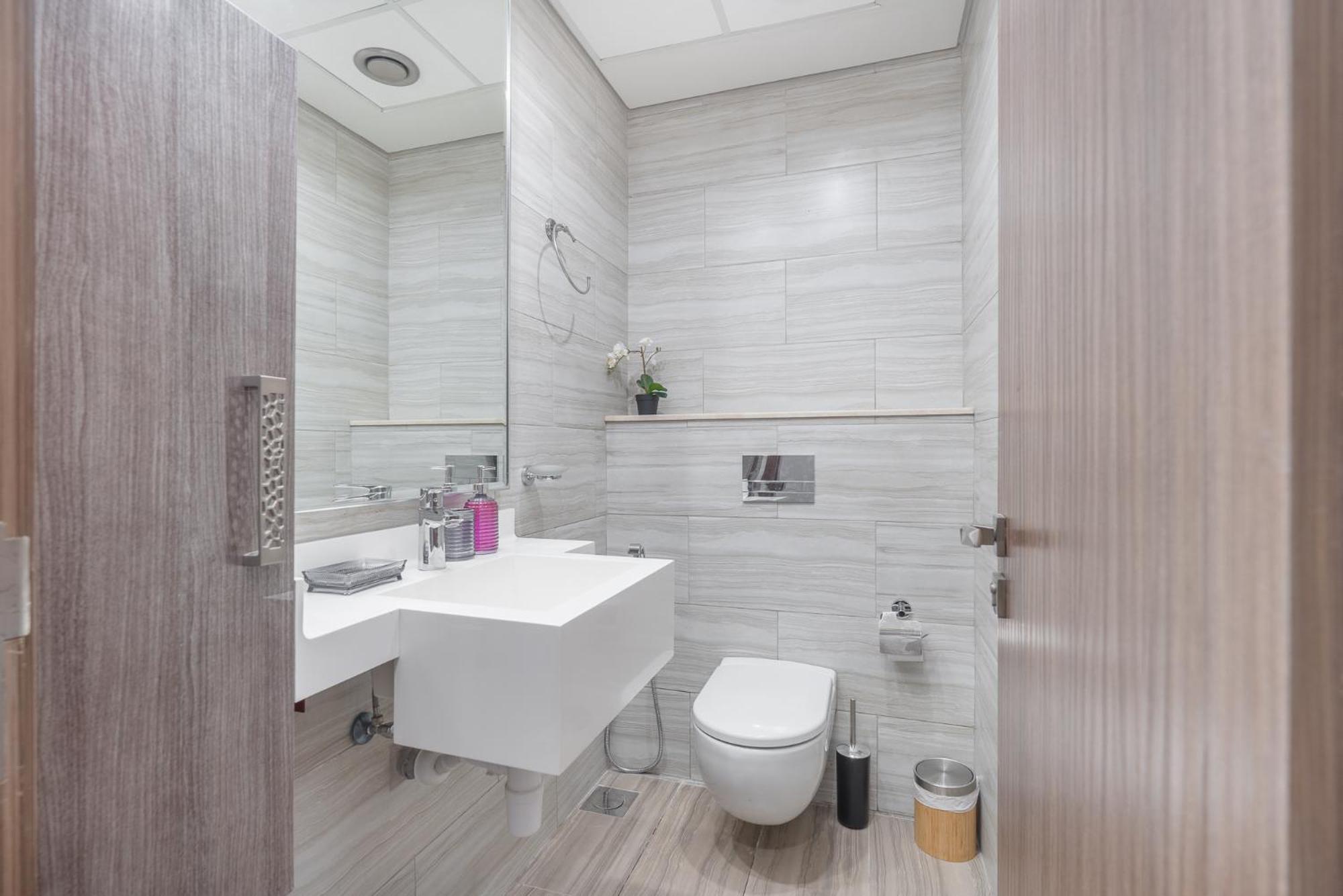 Heaven Crest - Balcony With View 1bhk In Jlt Close To Metro & Marina Apartment *