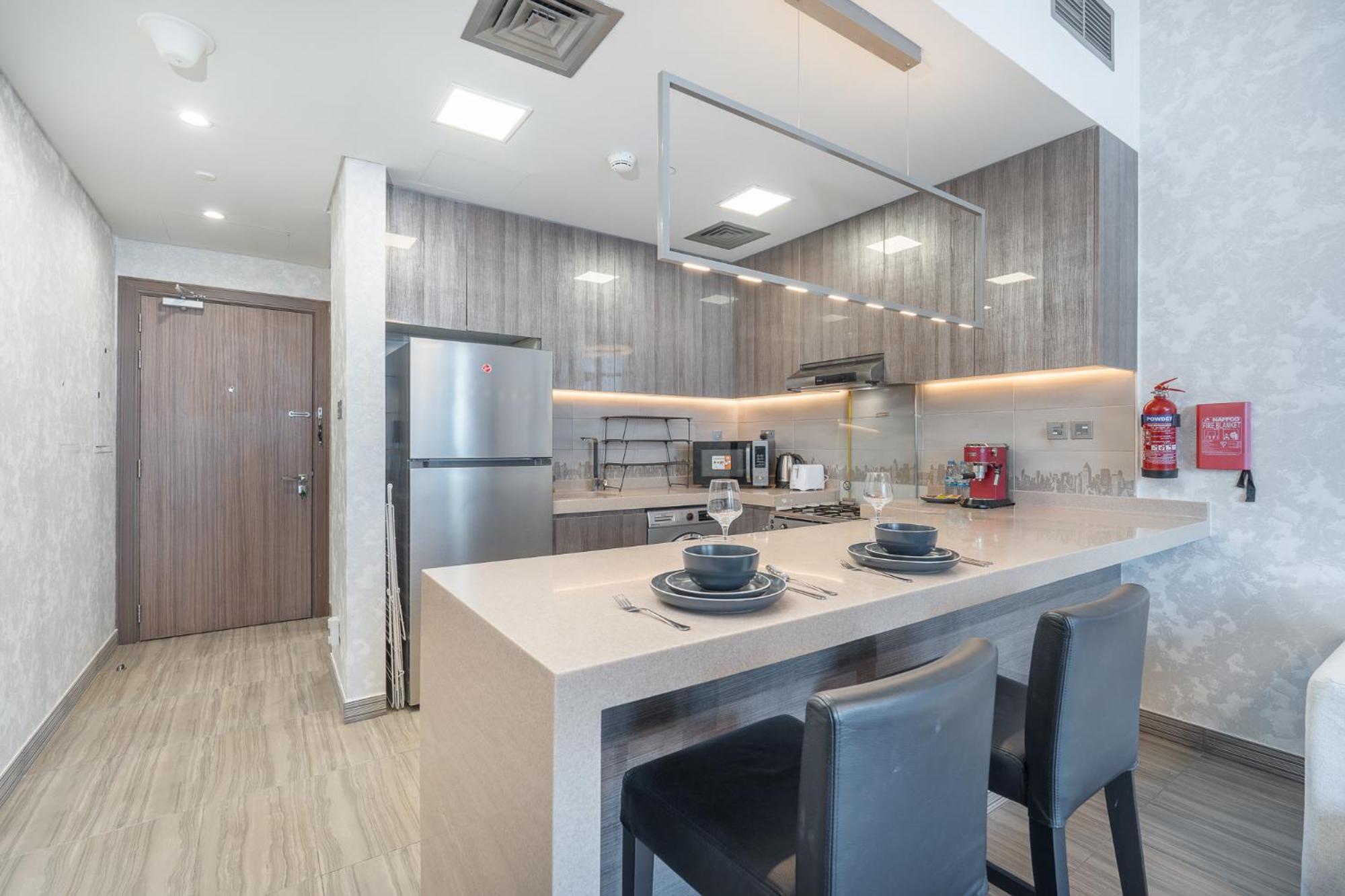 Apartment Heaven Crest - Balcony With View 1bhk In Jlt Close To Metro & Marina