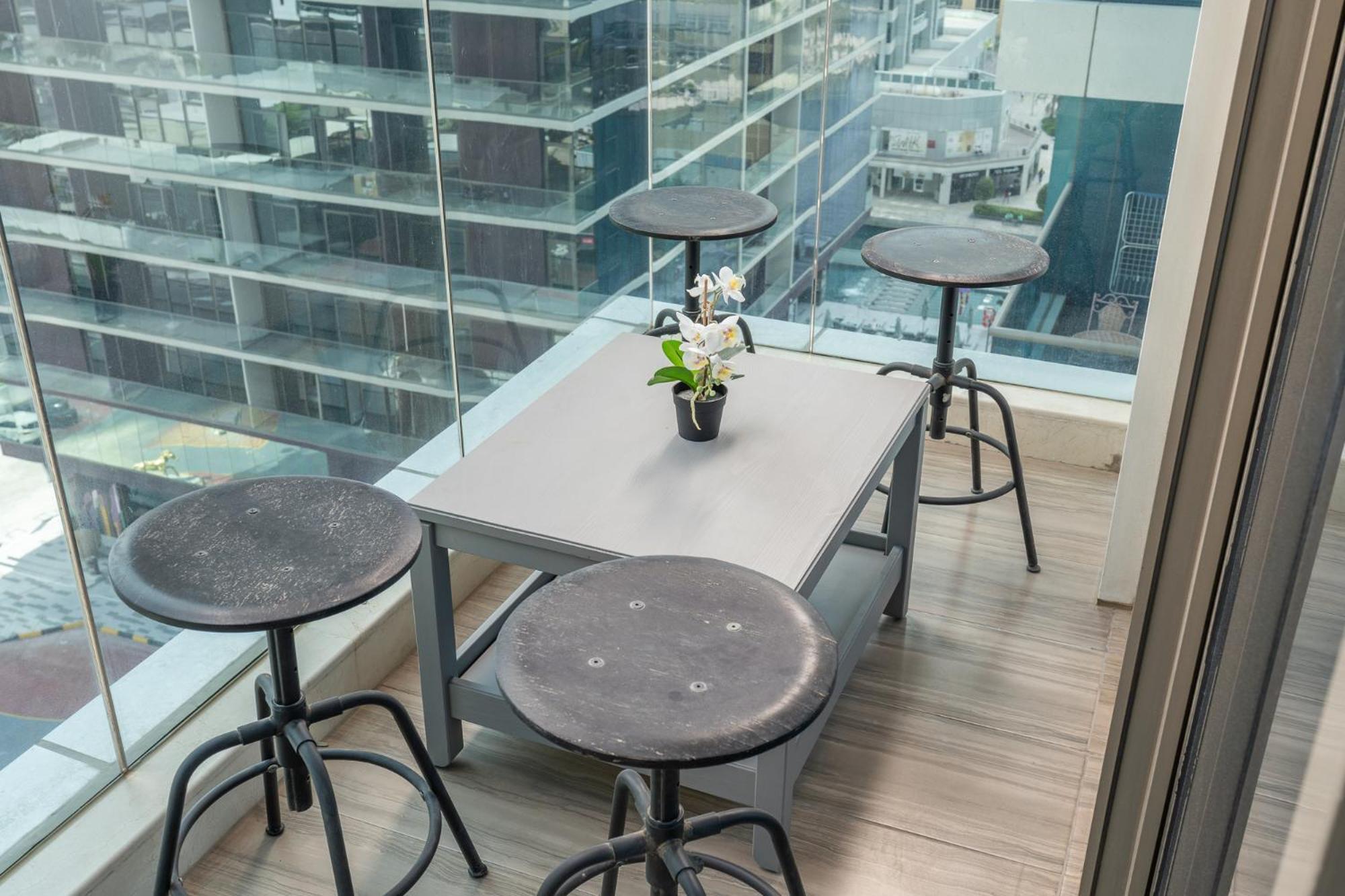 Heaven Crest - Balcony With View 1bhk In Jlt Close To Metro & Marina Dubai