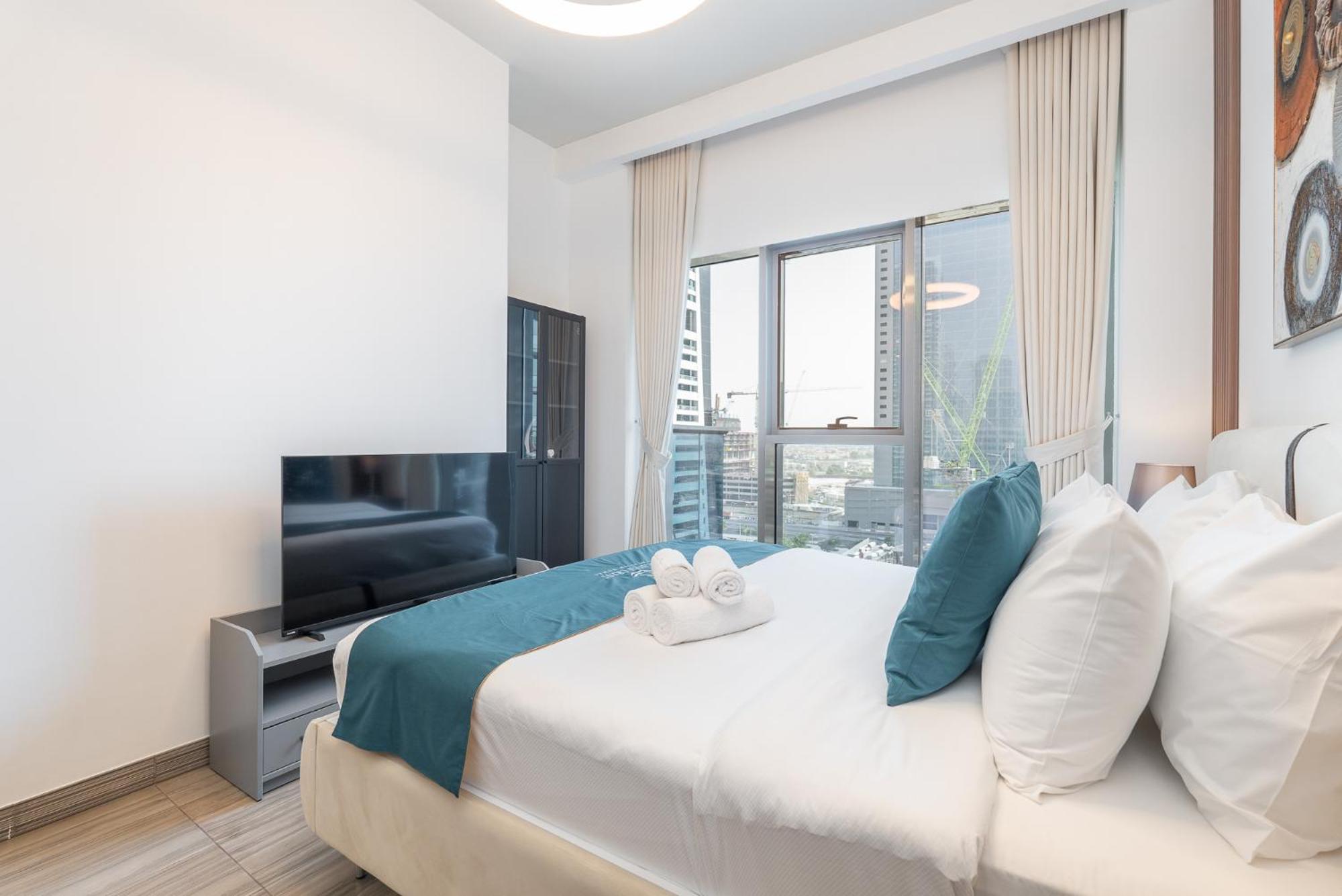 Heaven Crest - Balcony With View 1bhk In Jlt Close To Metro & Marina *